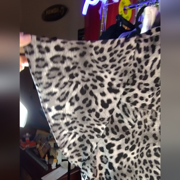 Sz 4X (26) NWT TORRID Harper Formal Grey Leopard Flutter Sleeves Vneck 31"PTP - Picture 9 of 14
